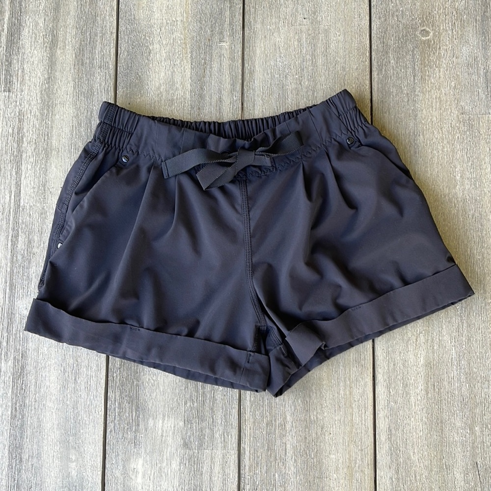 Lululemon drawstring shorts black size 6
